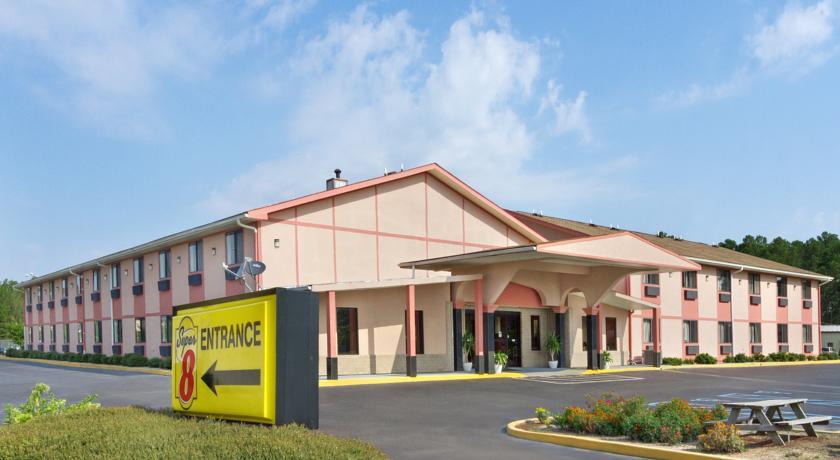 Отель Super 8 Motel - Waycross