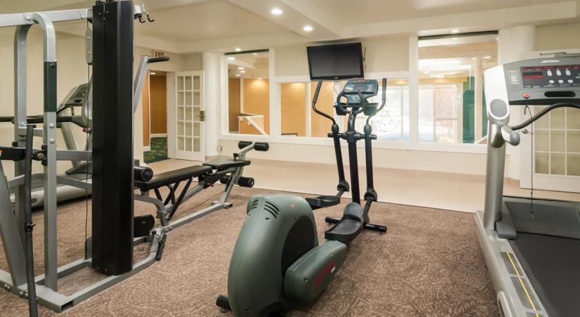 Отель Newport Spa & Whirlpool Suites
