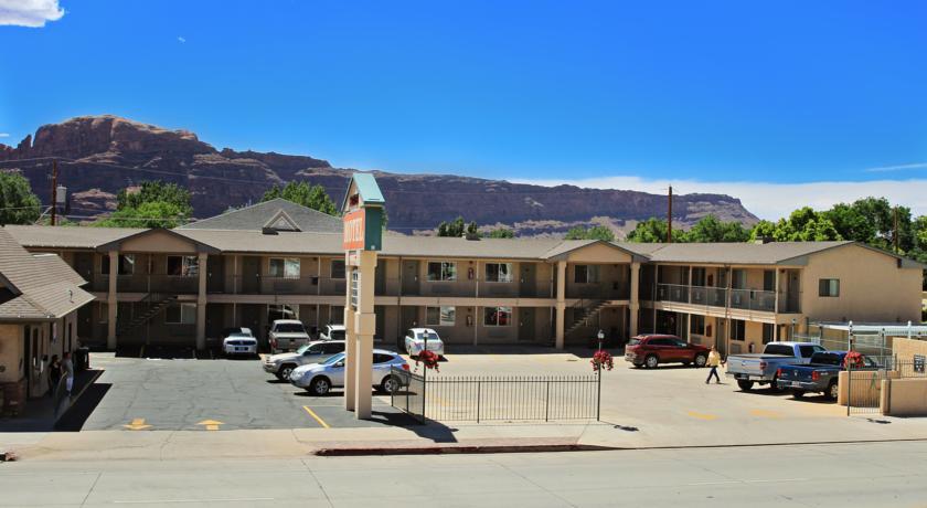 Отель Bowen Motel