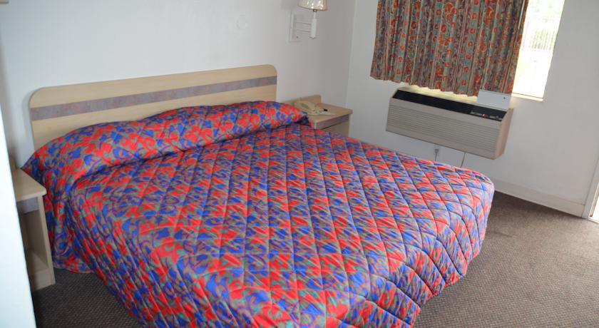 Отель Super 7 Inn Memphis - Graceland
