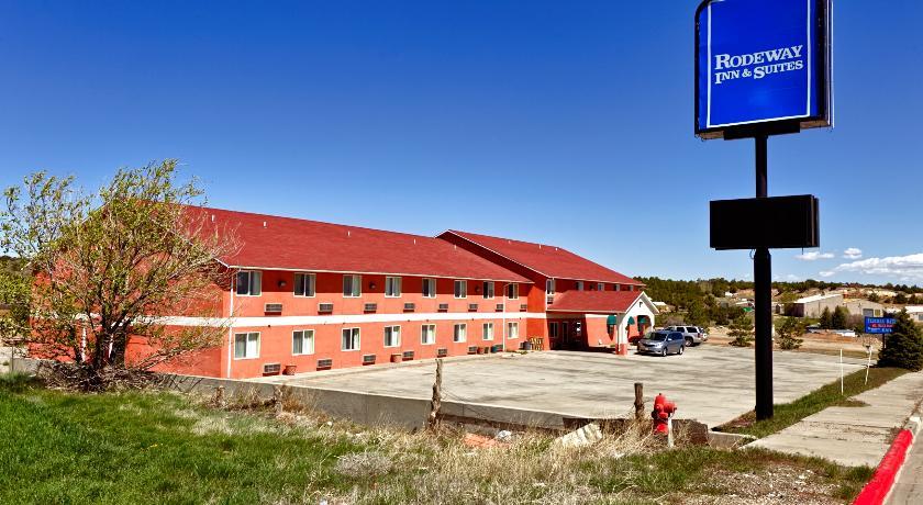 Отель Rodeway Inn & Suites