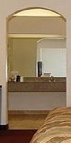 Отель Econo Lodge & Suites