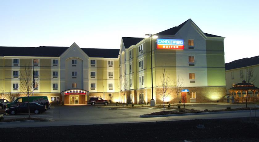 Отель Candlewood Suites Bloomington-Normal