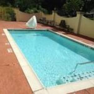 Отель Rodeway Inn & Suites 