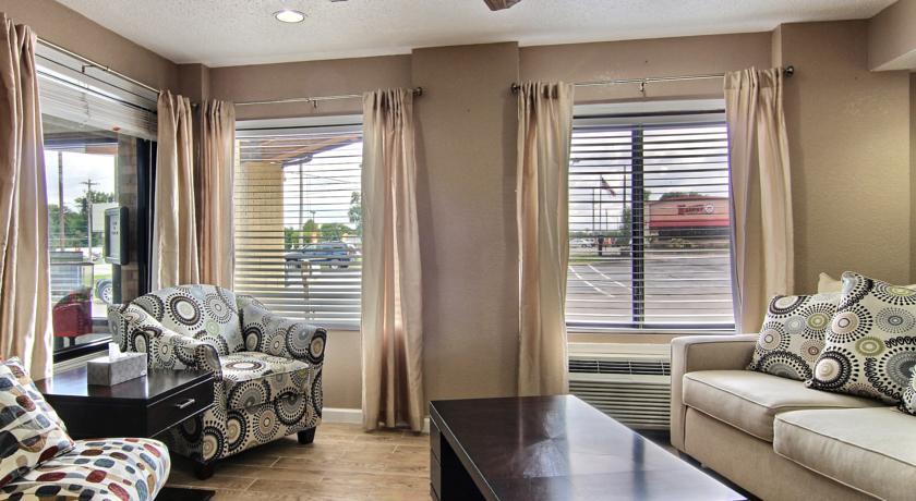 Отель Ashland Inn & Suites