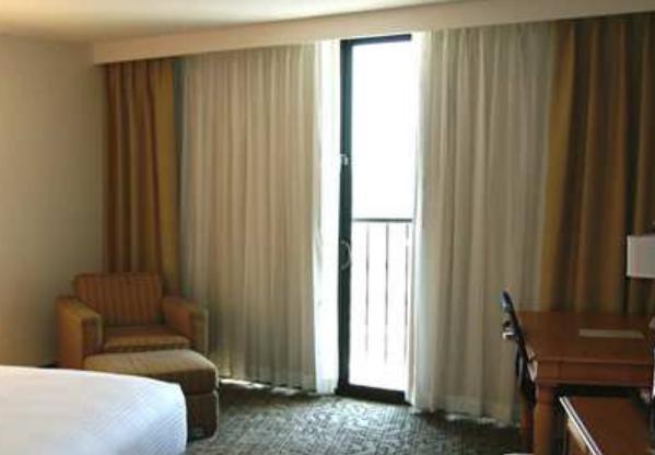 Отель DoubleTree by Hilton Atlantic Beach Oceanfront