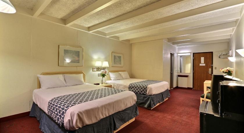 Отель Econo Lodge Bay City