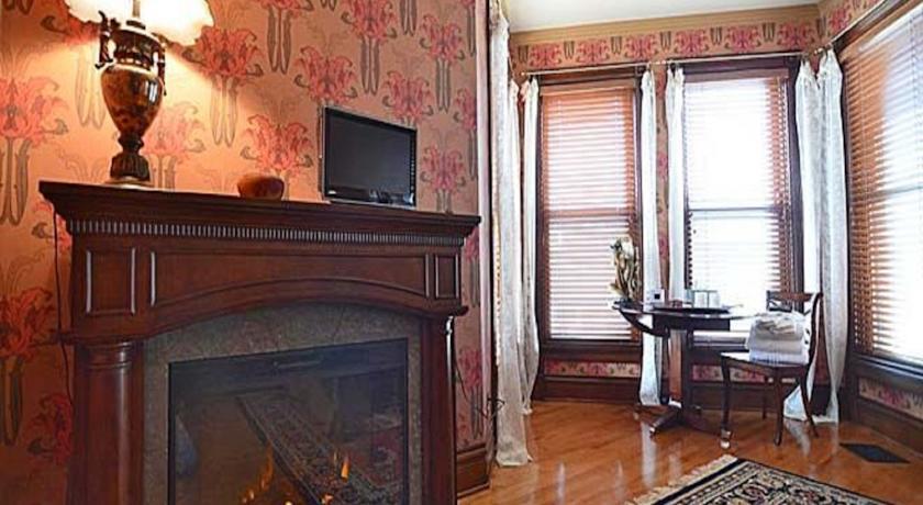 Отель Historic Webster House Bed and Breakfast