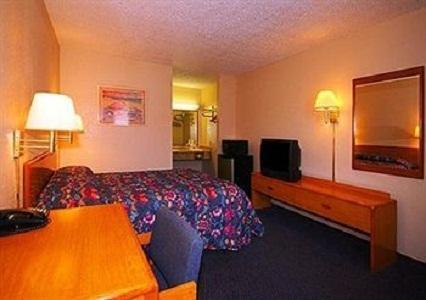 Отель Regency Inn & Suites Bay City