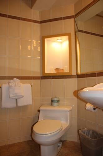 Отель Bay Shore Inn