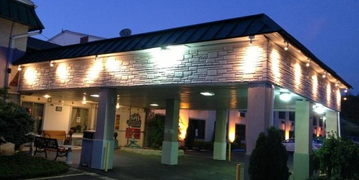 Отель GuestHouse Inn and Suites Williamstown - Marietta