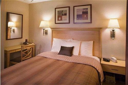 Отель Candlewood Suites Williston