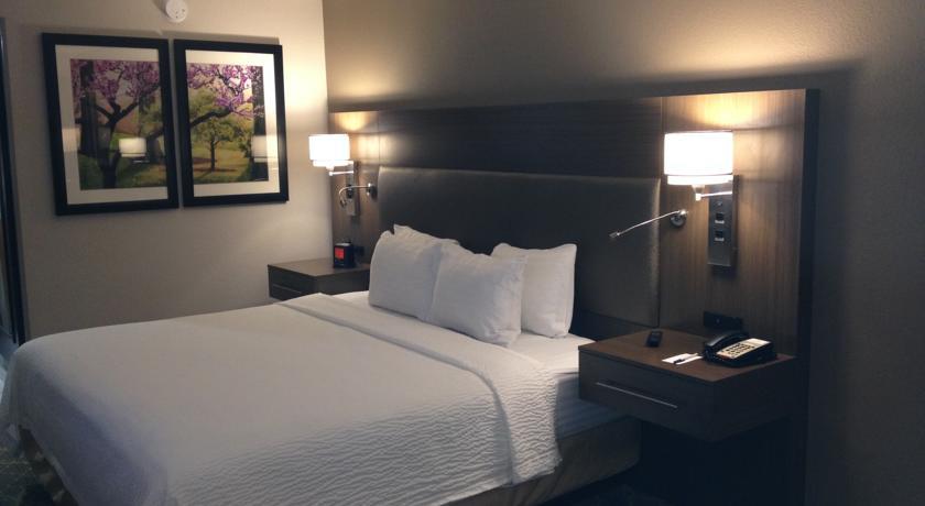 Отель Holiday Inn Winston Salem University Parkway