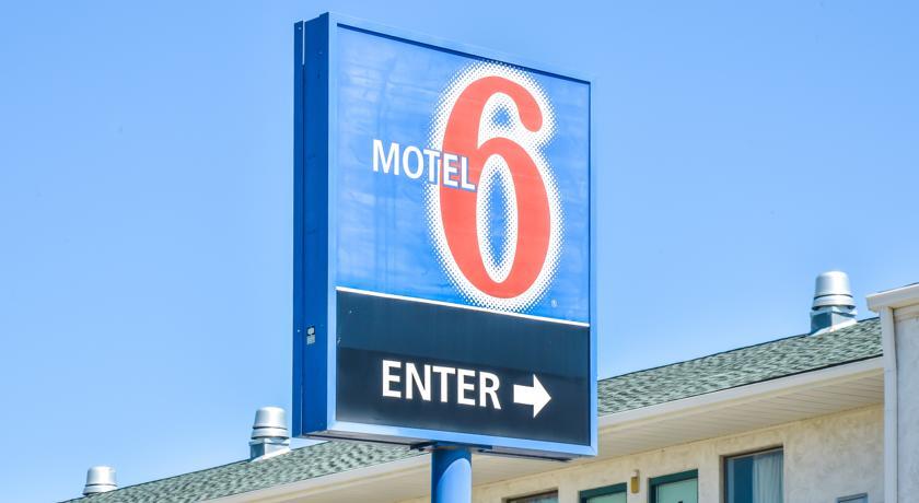 Отель Motel 6 Topeka West