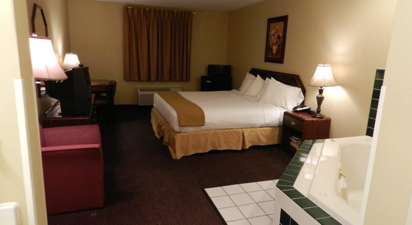 Отель Luxury Inn & Suites Troy