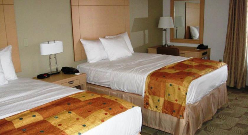 Отель La Quinta Inn & Suites Tucumcari
