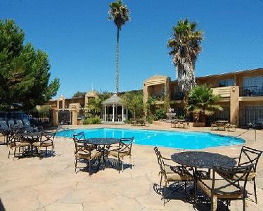 Отель Howard Johnson Inn & Suites