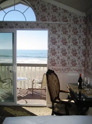 Отель Inn on the Beach