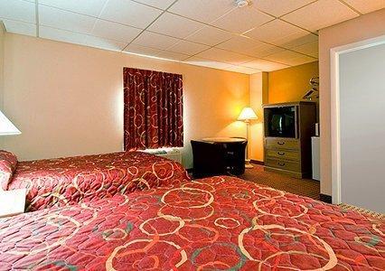 Отель Econo Lodge Inn & Suites Walnut
