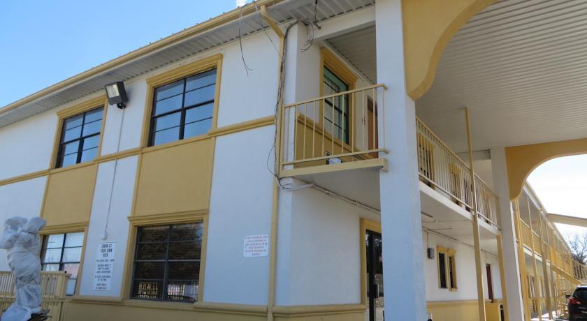 Отель Weatherford Inn and Suites