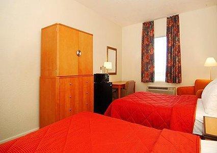 Отель Rodeway Inn Wesley Chapel