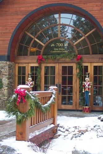 Отель FivePine Lodge