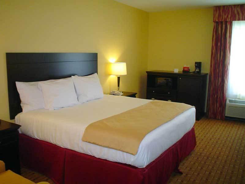 Отель La Quinta Inn & Suites Slidell - North Shore Area
