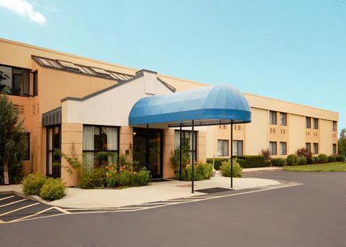 Отель All Seasons Inn and Suites