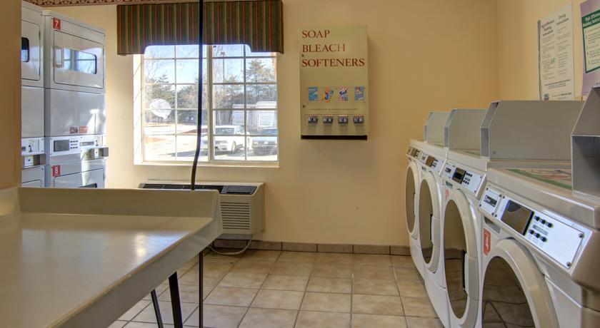 Отель Crestwood Suites Snellville