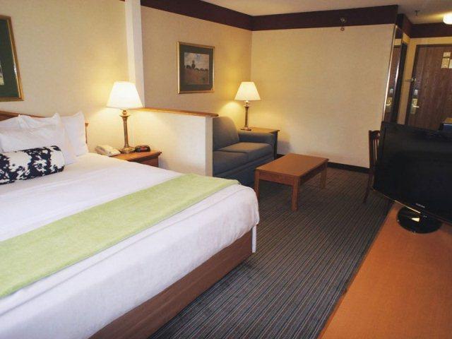 Отель La Quinta Inn & Suites South Burlington