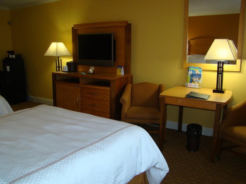 Отель Best Western Plus Richmond Inn and Suites