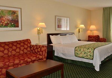 Отель Quality Inn & Suites