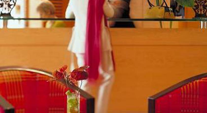 Отель Espace Champerret