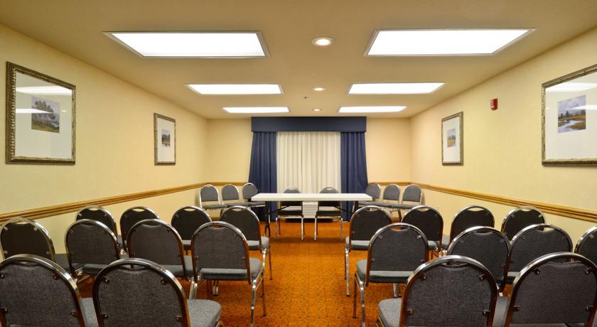Отель Country Inn Stafford