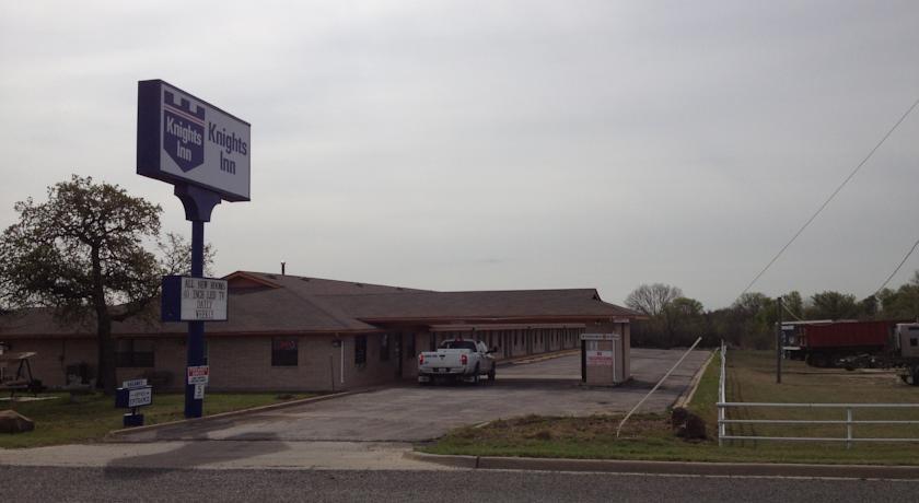 Отель Knights Inn and Suites Stephenville