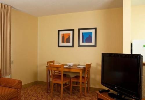 Отель TownePlace Suites Sterling Dulles North