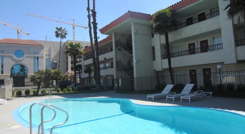 Отель Howard Johnson Inn Stockton