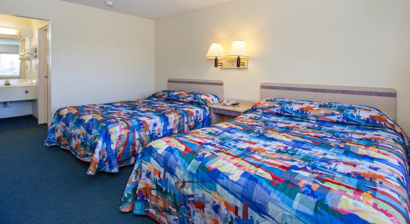 Отель Motel 6 Stockton - Charter Way West