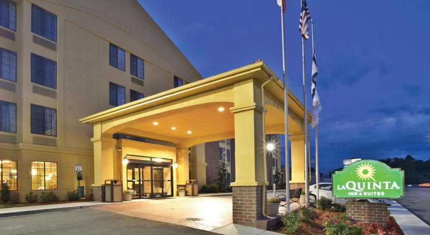 Отель Summersville Inn & Suites