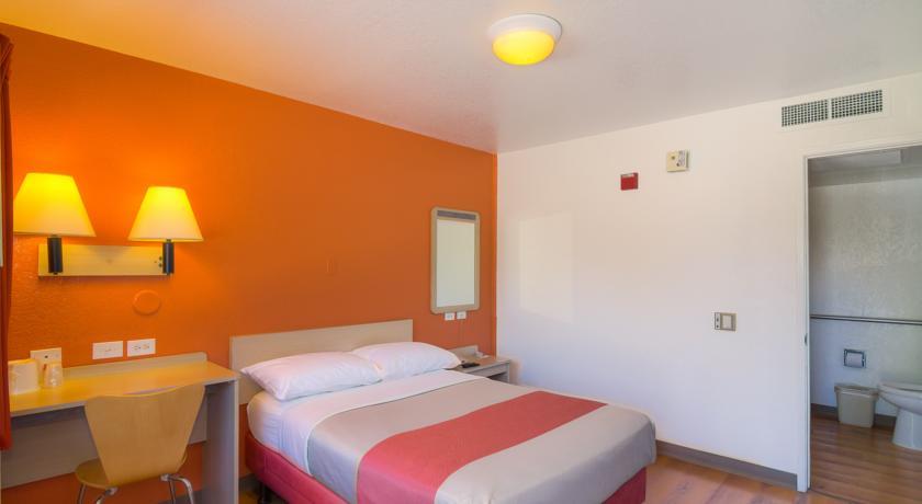 Отель Motel 6 Los Angeles - Sylmar