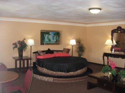 Отель Luxury Inn and Suites Taylor