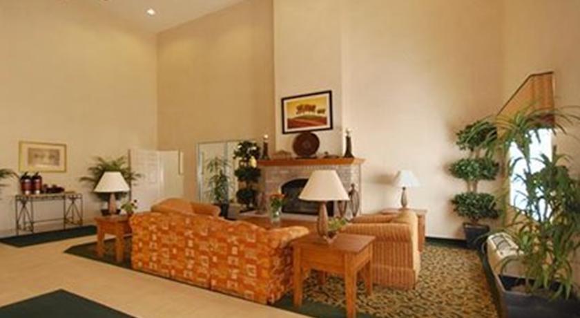 Отель Comfort Suites Terre Haute