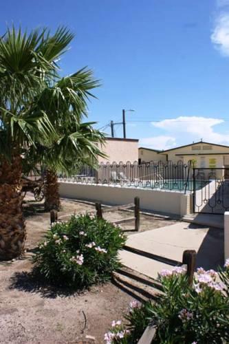 Отель HWY Express Inn and Suites