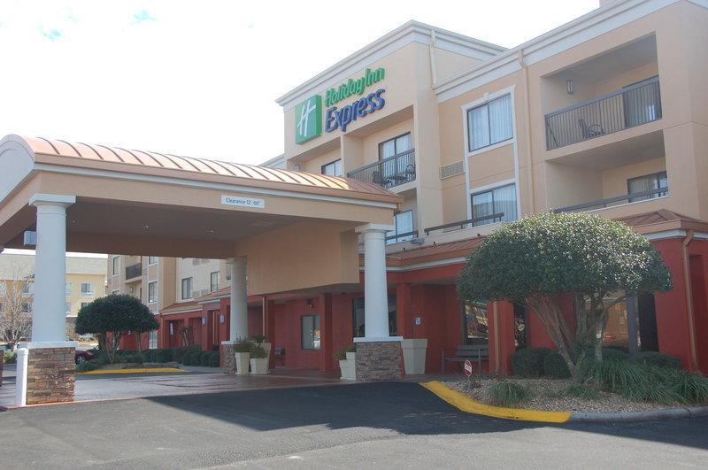 Отель Tifton Inn and Suites