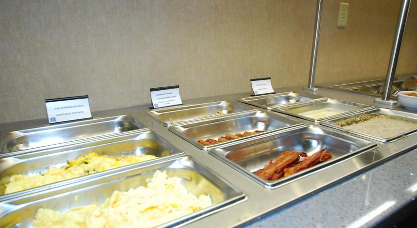 Отель Cambria Suites Madison
