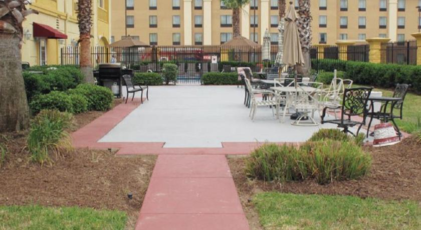 Отель La Quinta Inn & Suites Tomball