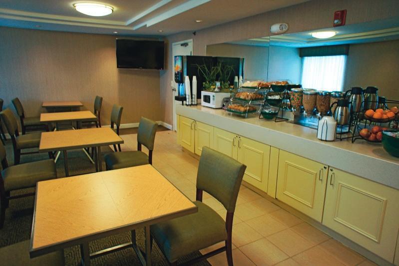 Отель La Quinta Inn & Suites Salem, NH