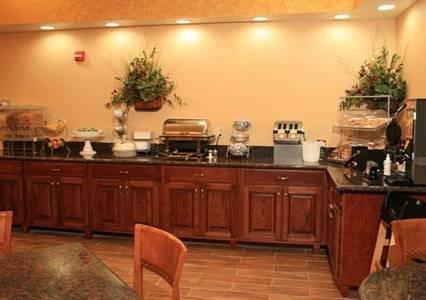 Отель Comfort Suites Salina