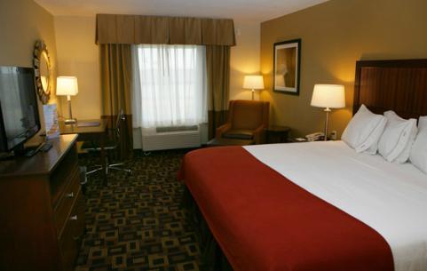 Отель Holiday Inn Express Hotel & Suites Salina