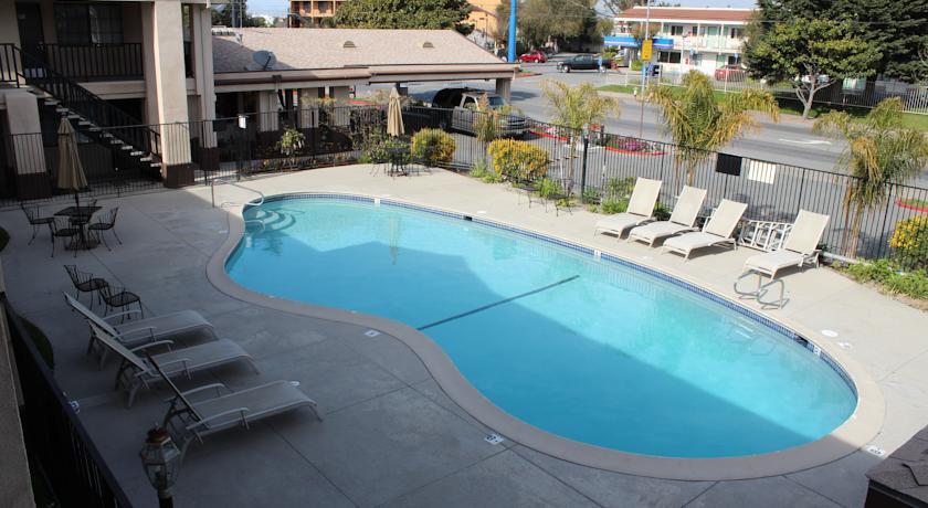 Отель Vagabond Inn Executive Salinas